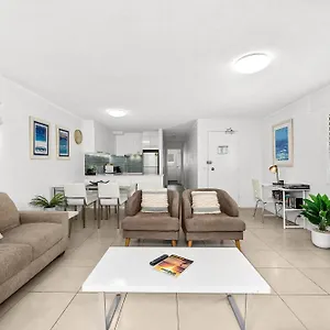 Apartment Surfers Paradise- Meters From The Beach!